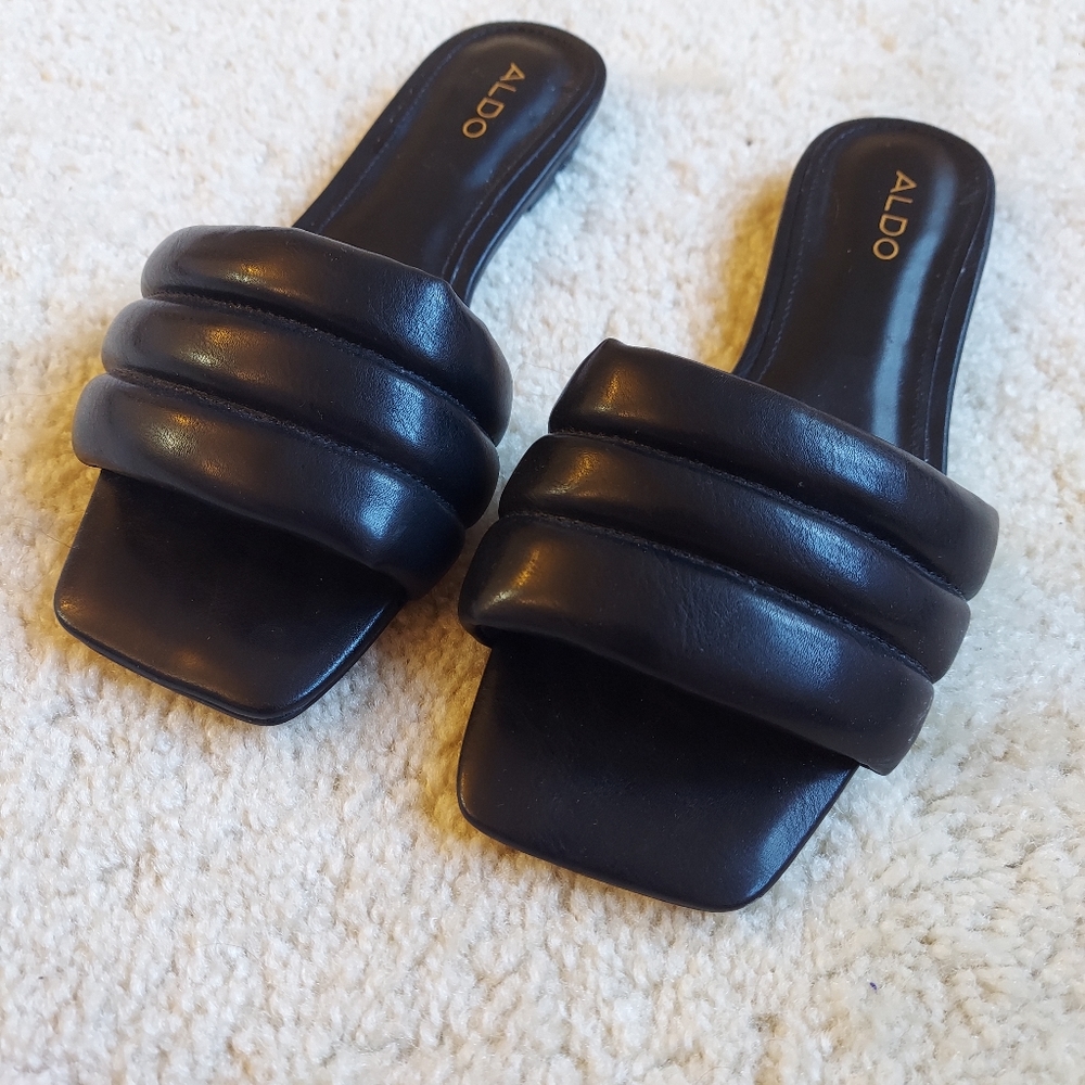 NEVER WORN black slides